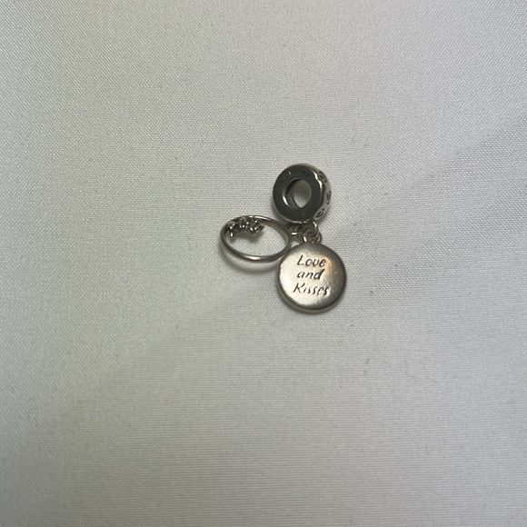 Disney Mickey Mouse &Minnie Mouse Love & kisses Dangle Charm - Picture 3 of 4